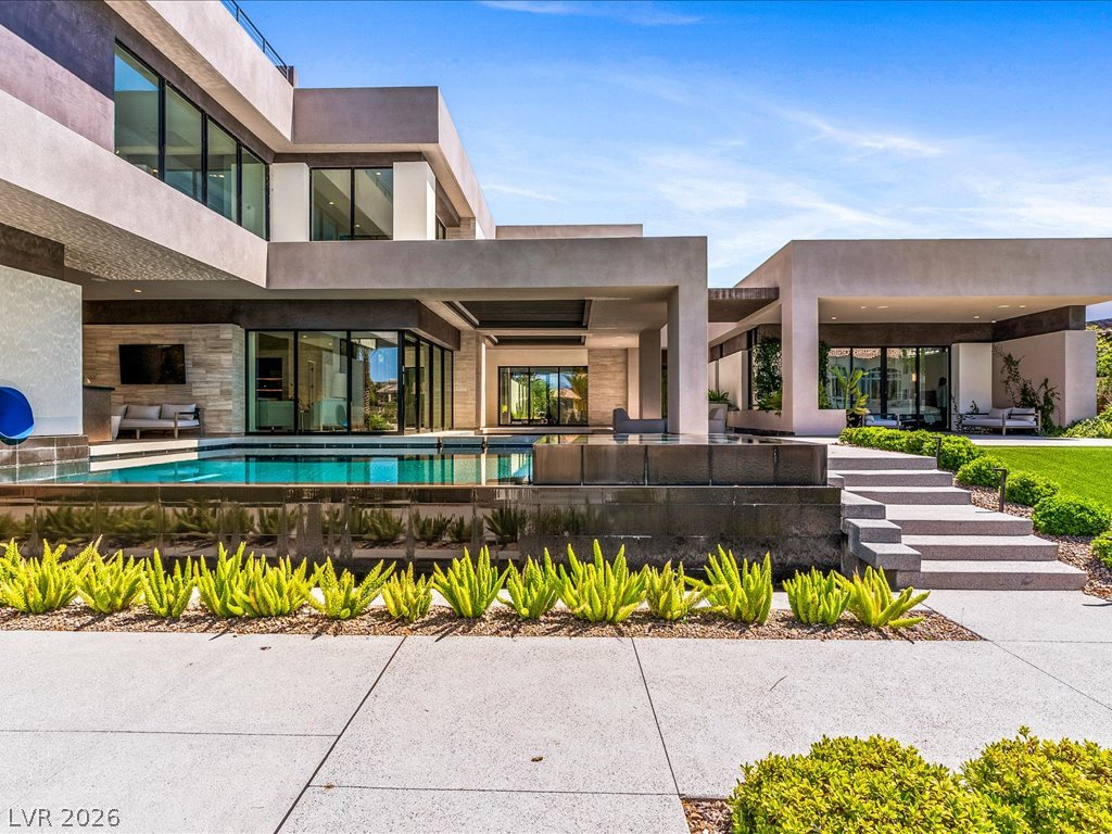 8733 Newport Isle Court