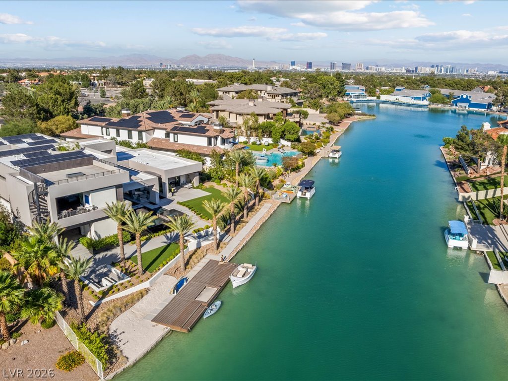 8733 Newport Isle Court