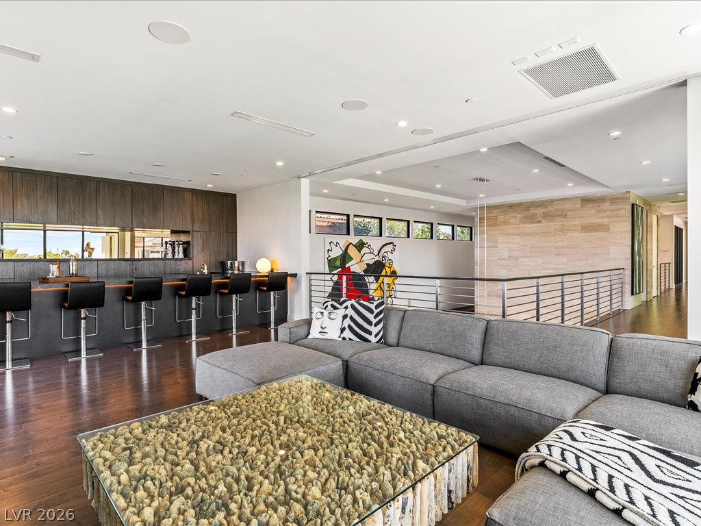 8733 Newport Isle Court