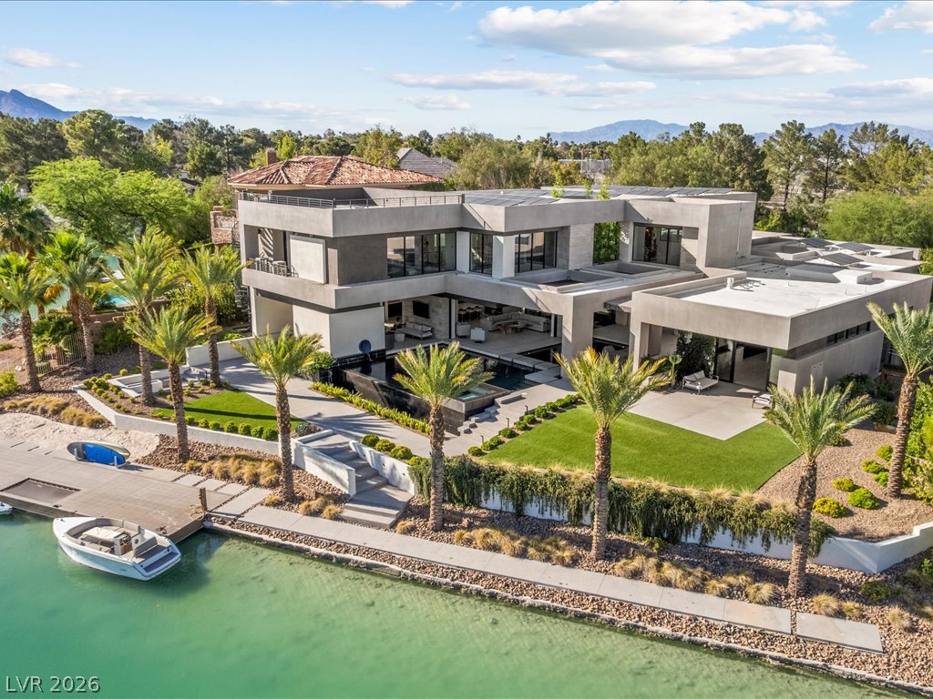 8733 Newport Isle Court