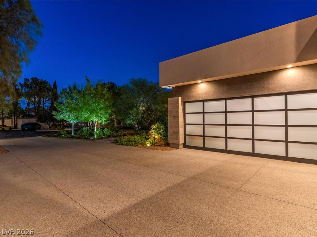 8733 Newport Isle Court