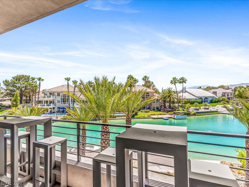 8733 Newport Isle Court