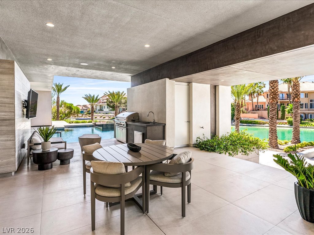 8733 Newport Isle Court