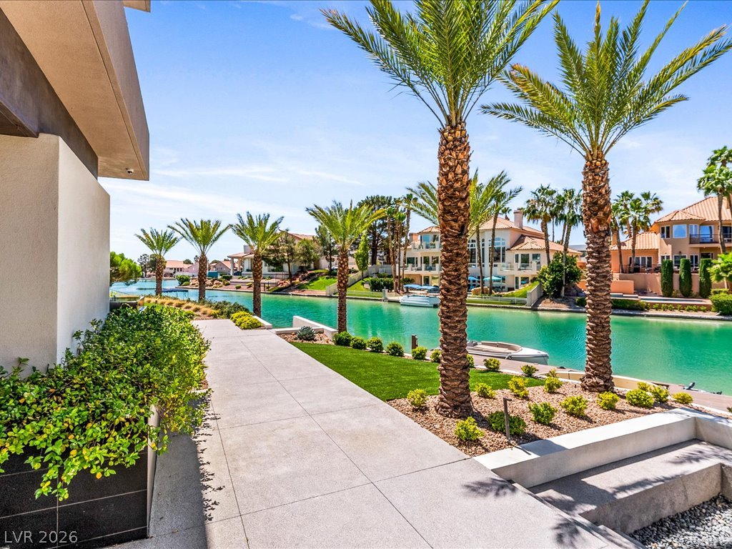 8733 Newport Isle Court