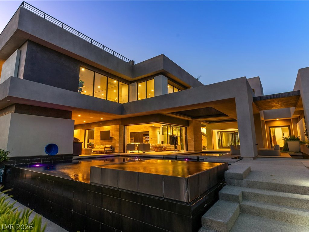 8733 Newport Isle Court