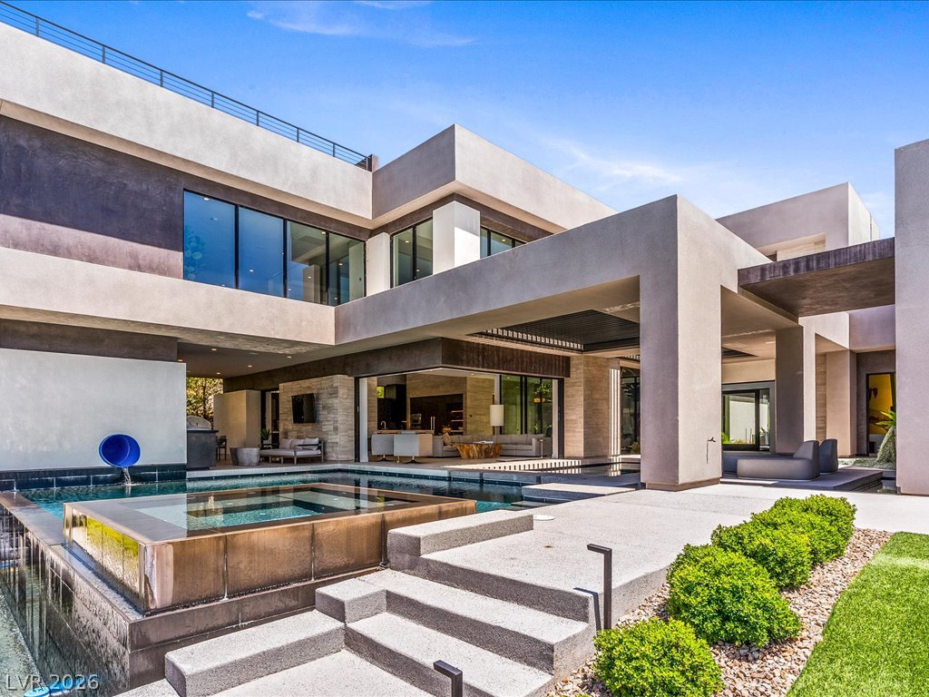 8733 Newport Isle Court