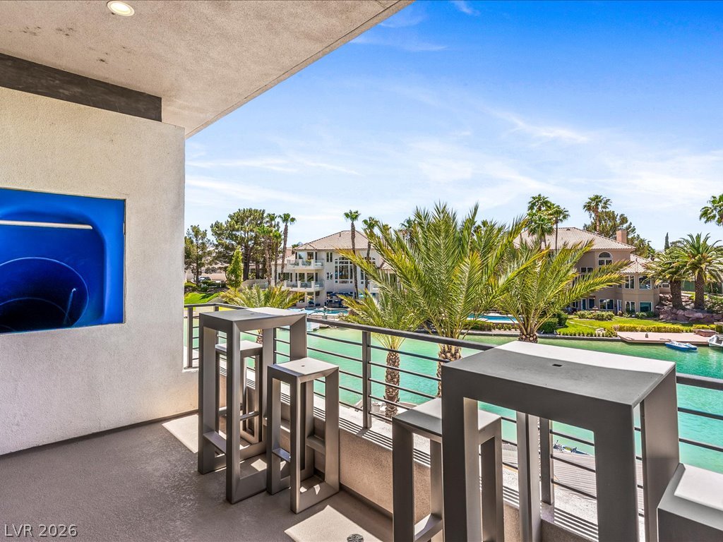 8733 Newport Isle Court