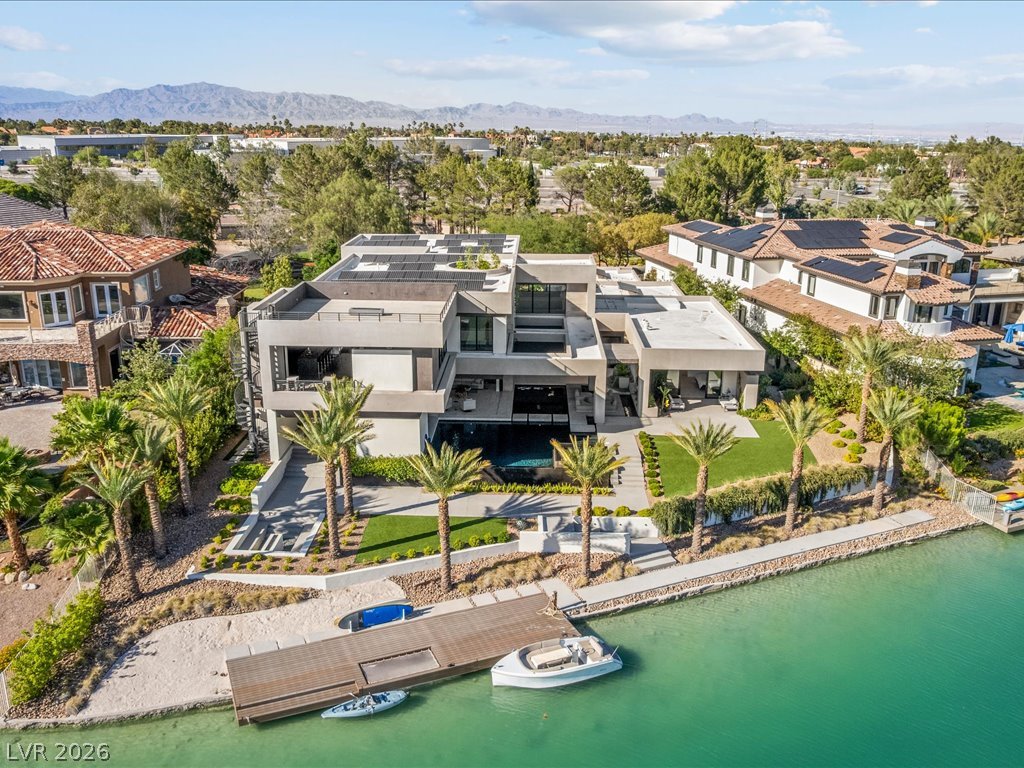 8733 Newport Isle Court
