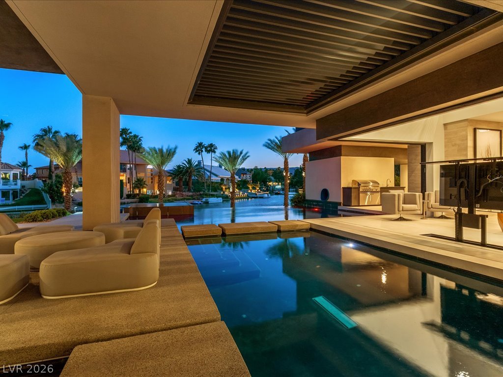 8733 Newport Isle Court