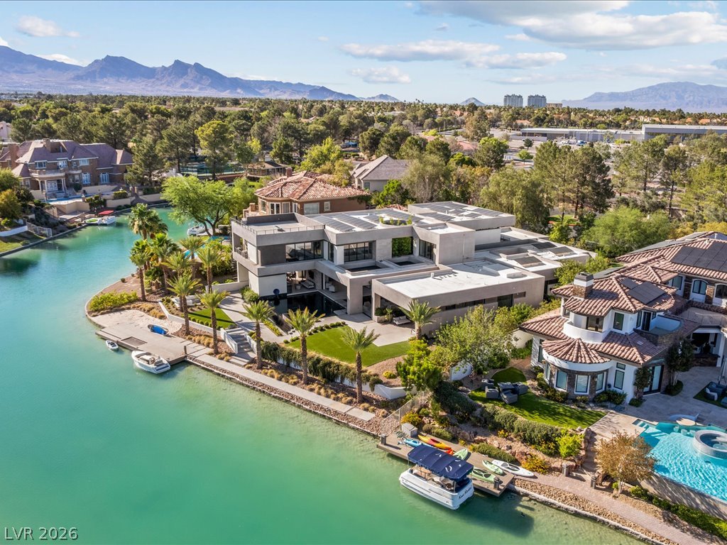 8733 Newport Isle Court