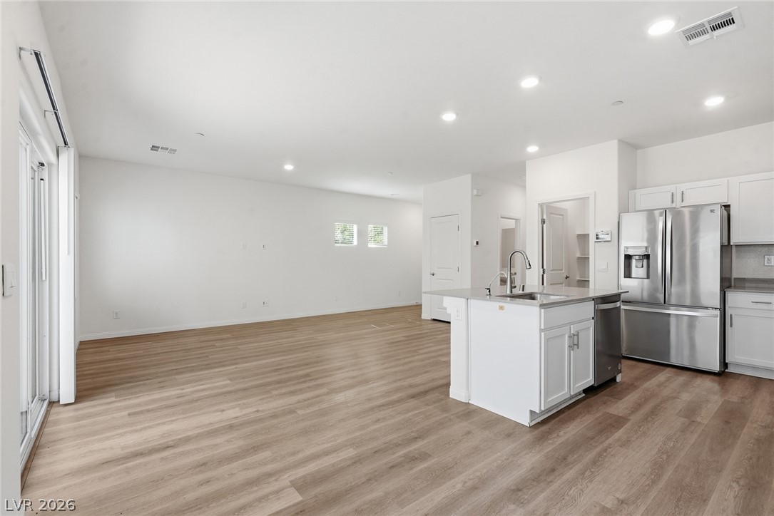 4706 Turquoise Cliffs Avenue