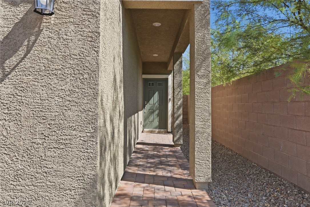 4706 Turquoise Cliffs Avenue