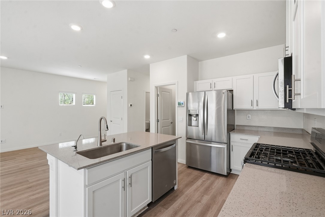 4706 Turquoise Cliffs Avenue