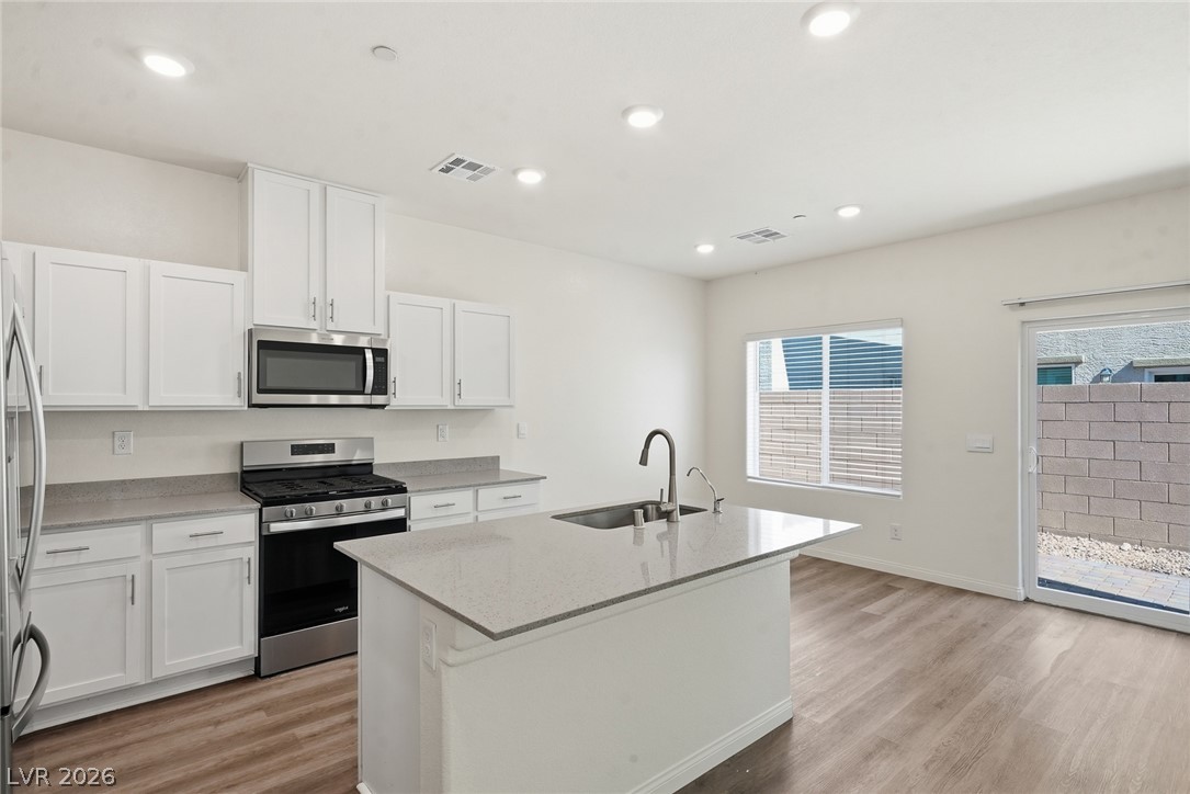 4706 Turquoise Cliffs Avenue