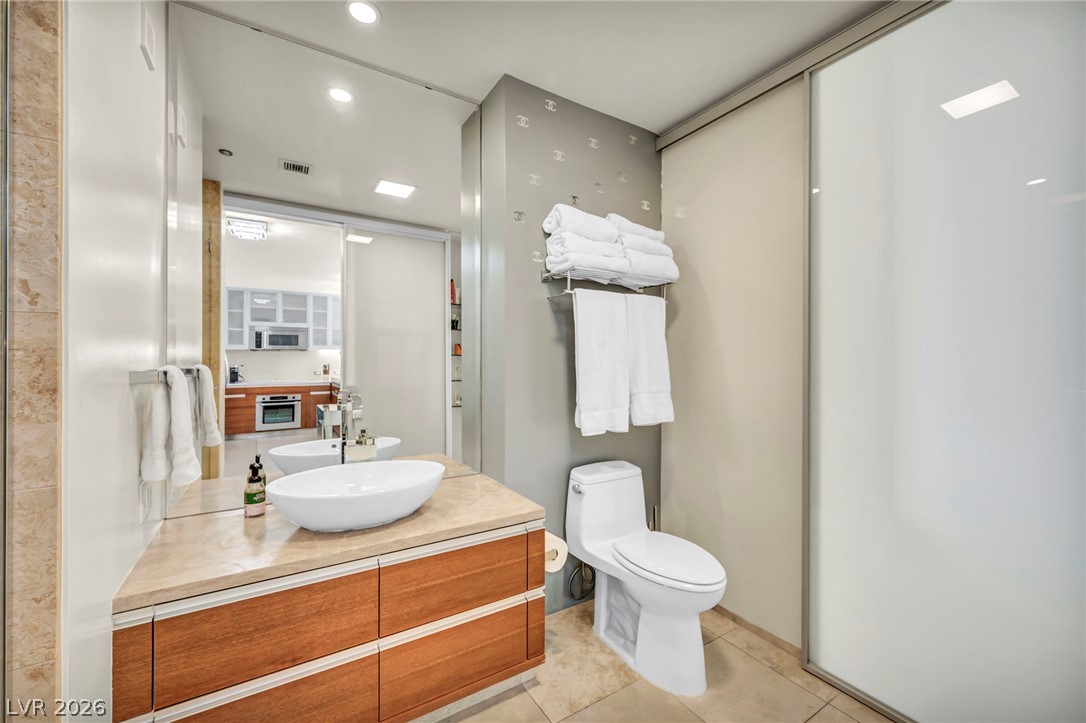 3726 Las Vegas Boulevard 2807