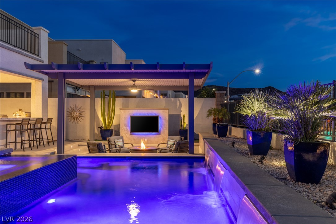 743 Glowing Horizon Street