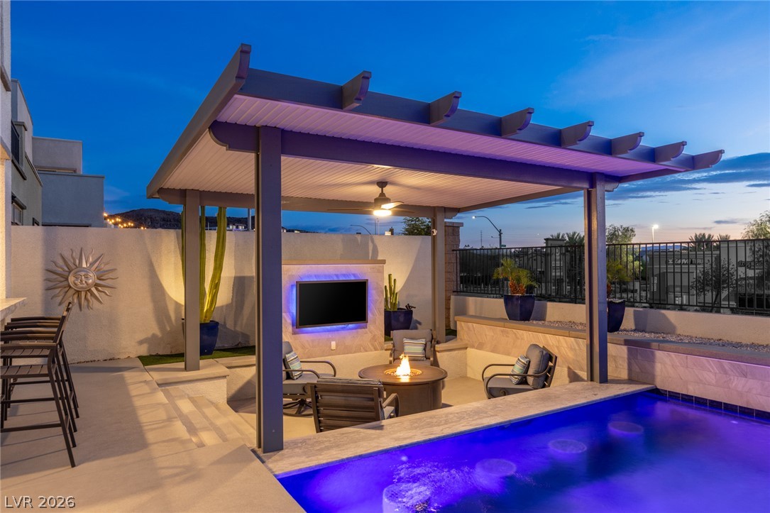 743 Glowing Horizon Street