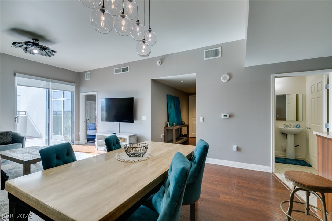 150 Las Vegas Boulevard 807