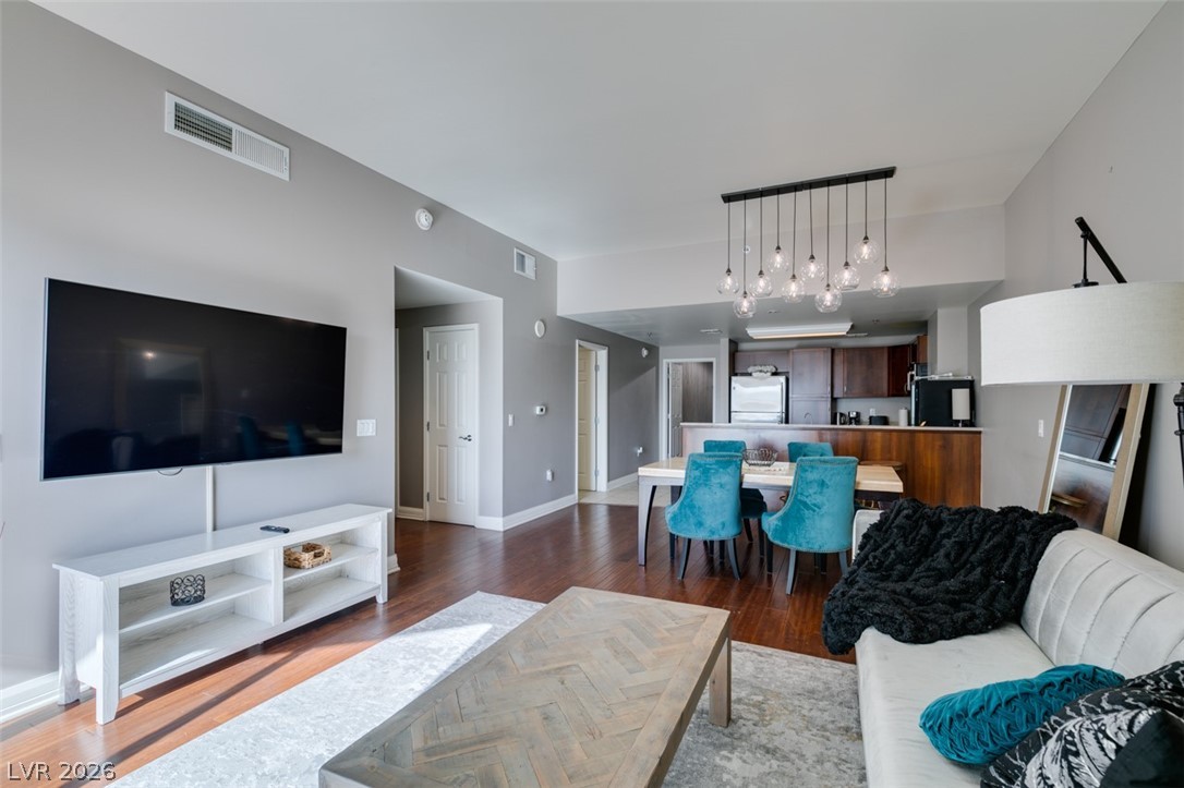 150 Las Vegas Boulevard 807