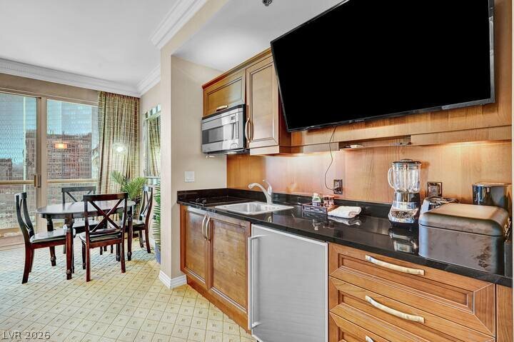 125 East Harmon Avenue 2215