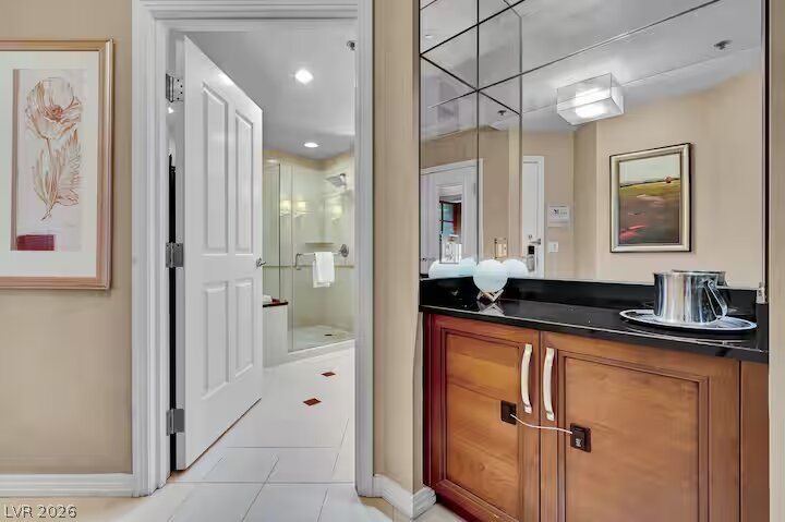 125 East Harmon Avenue 2215