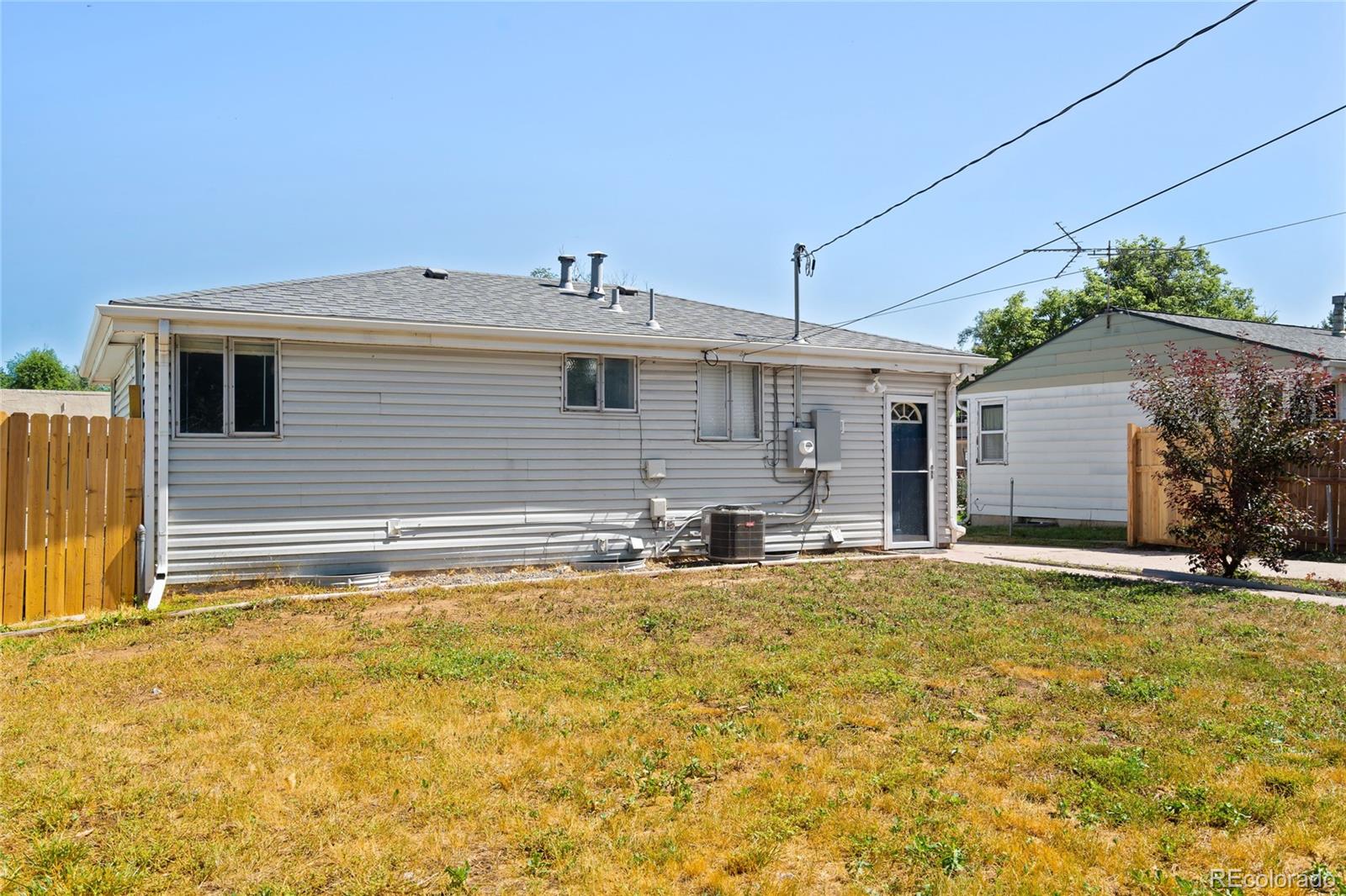 4550 W Center Avenue