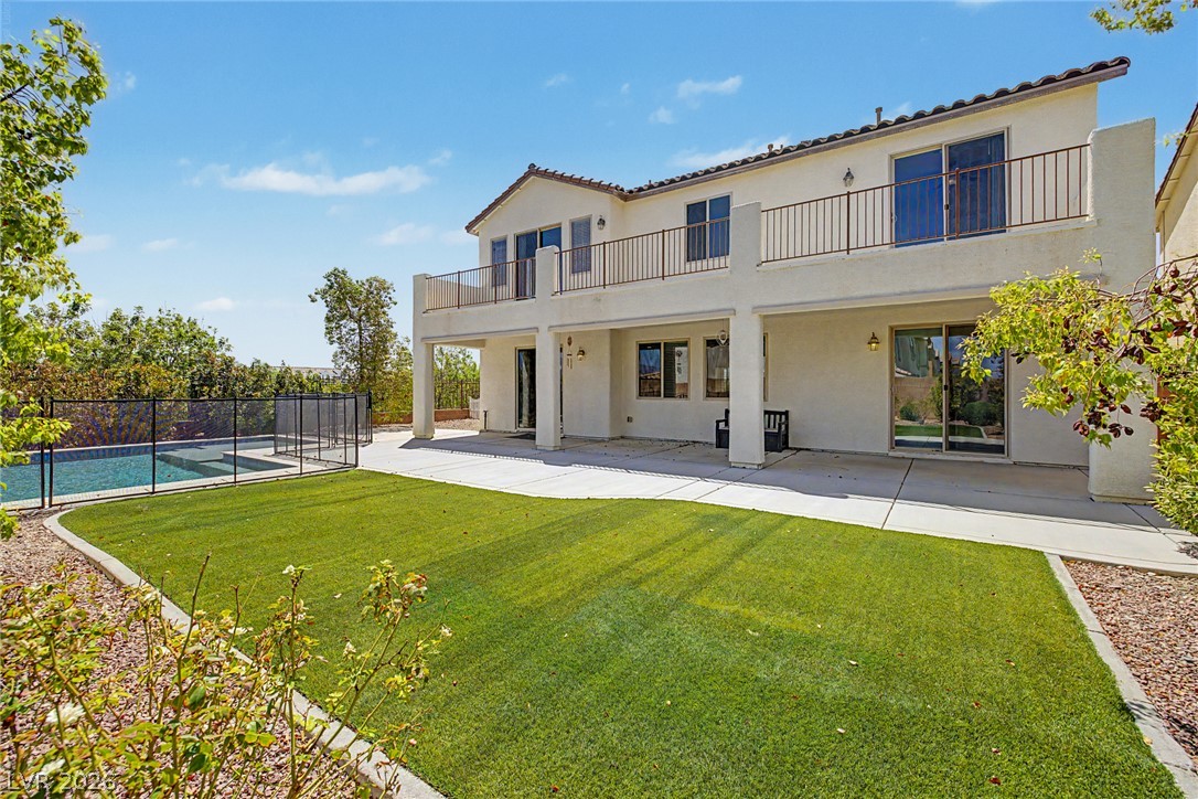 10104 Amana Oaks Avenue