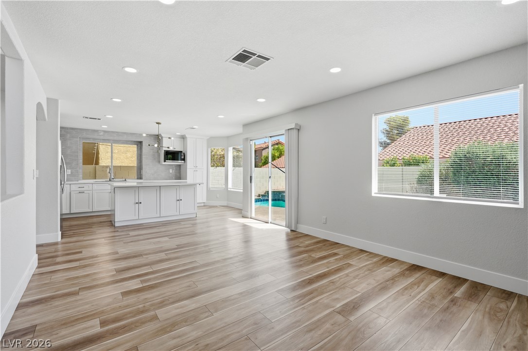 1620 Western Lily Street