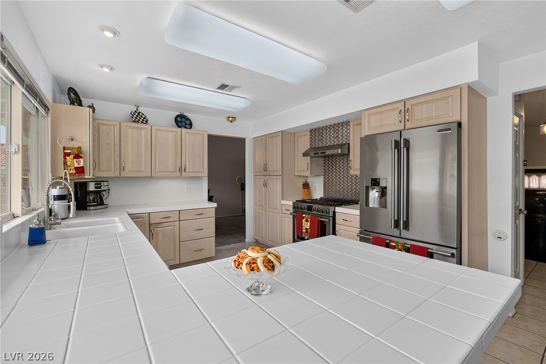 991 Perez Place