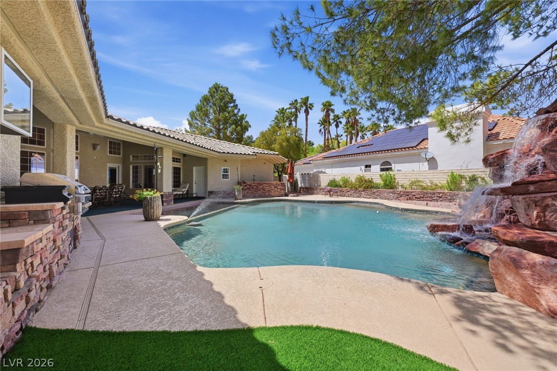 2212 Chatsworth Court