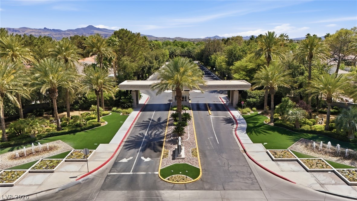 2212 Chatsworth Court