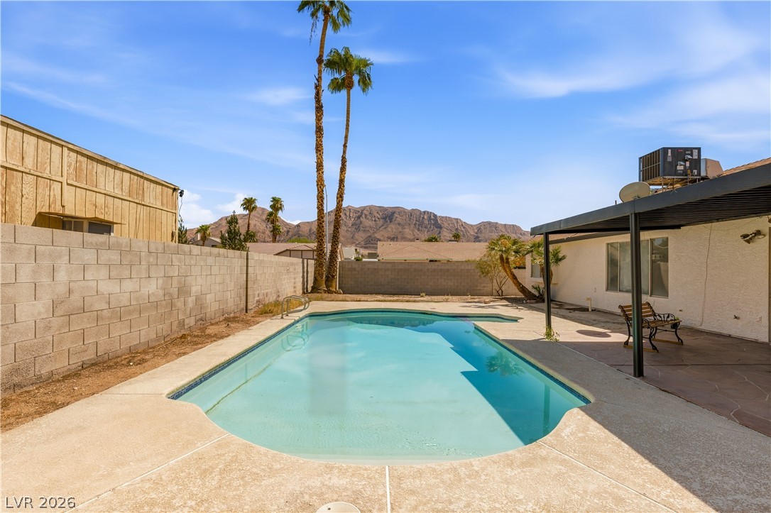 6058 Mirror Lake Drive
