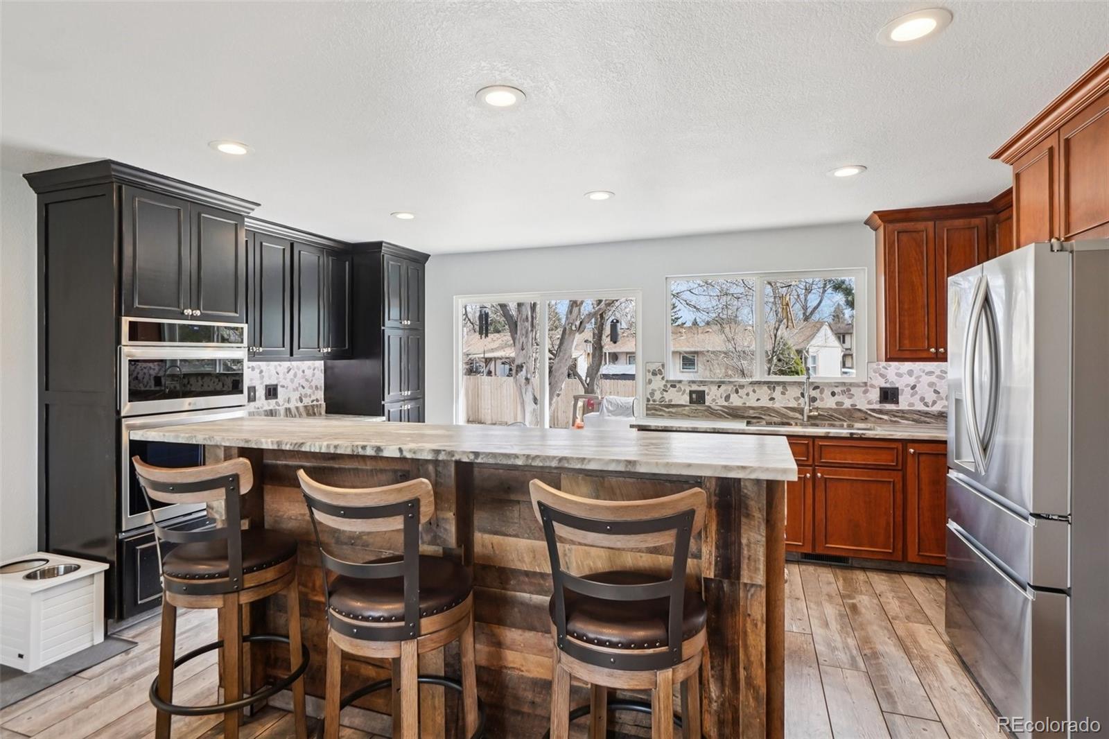 6138 W 85th Place