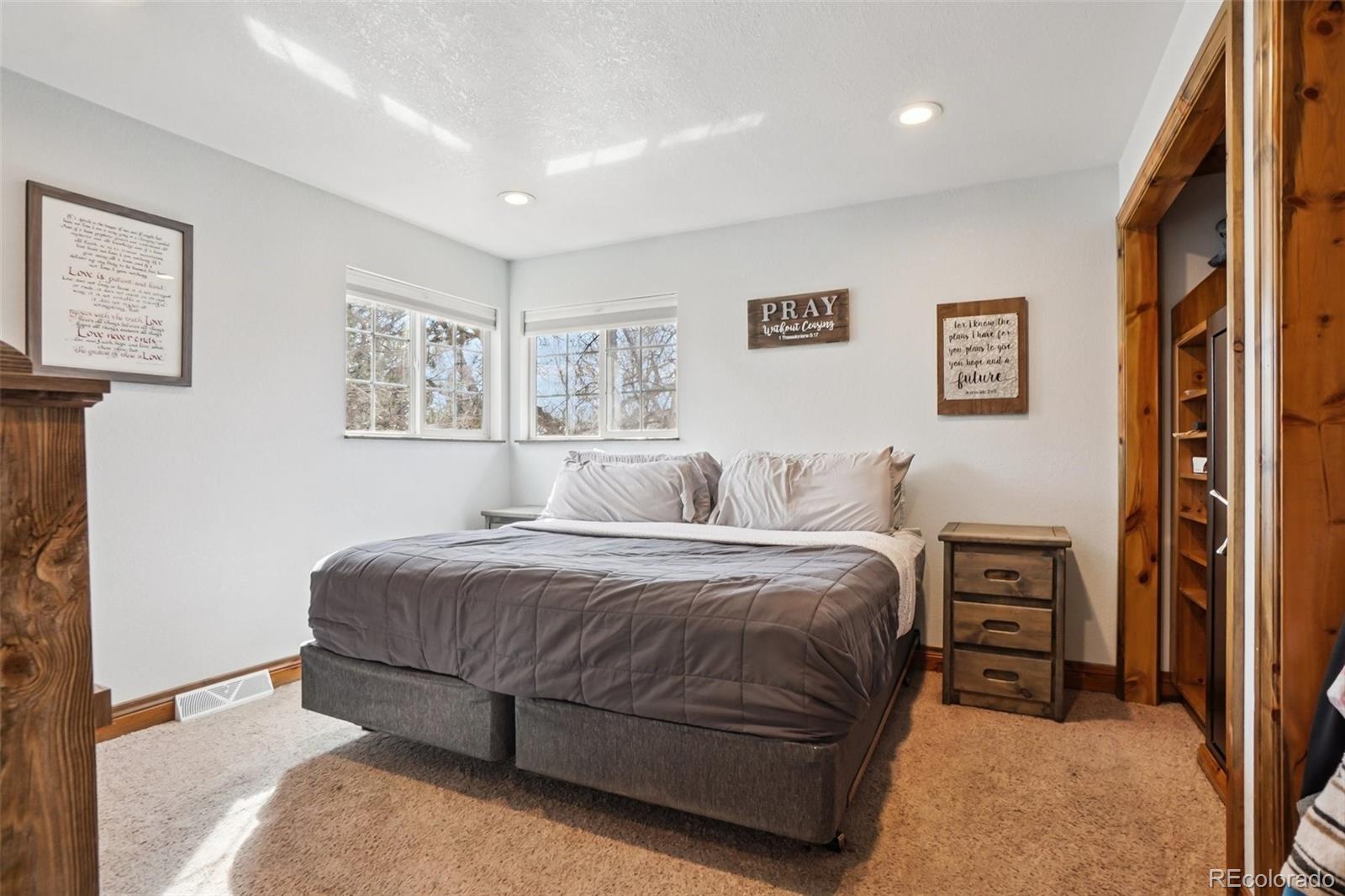 6138 W 85th Place