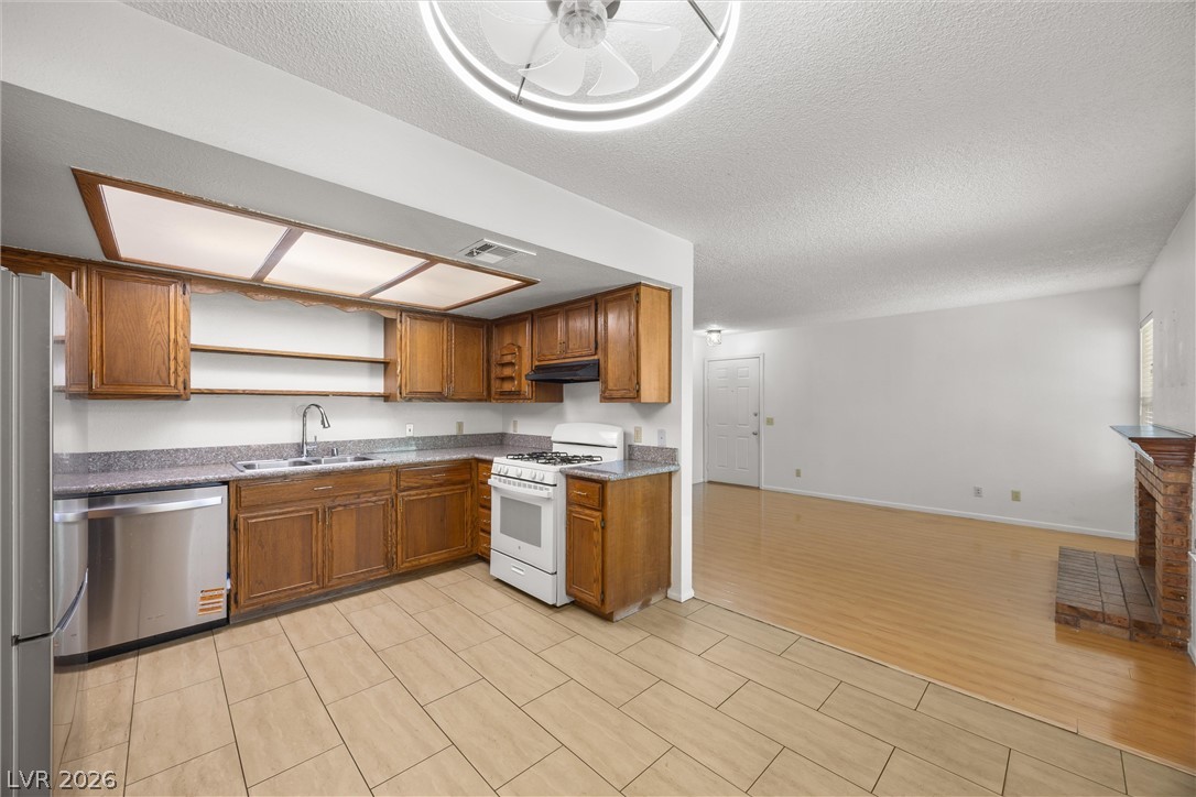 5576 West Rochelle Avenue 23D