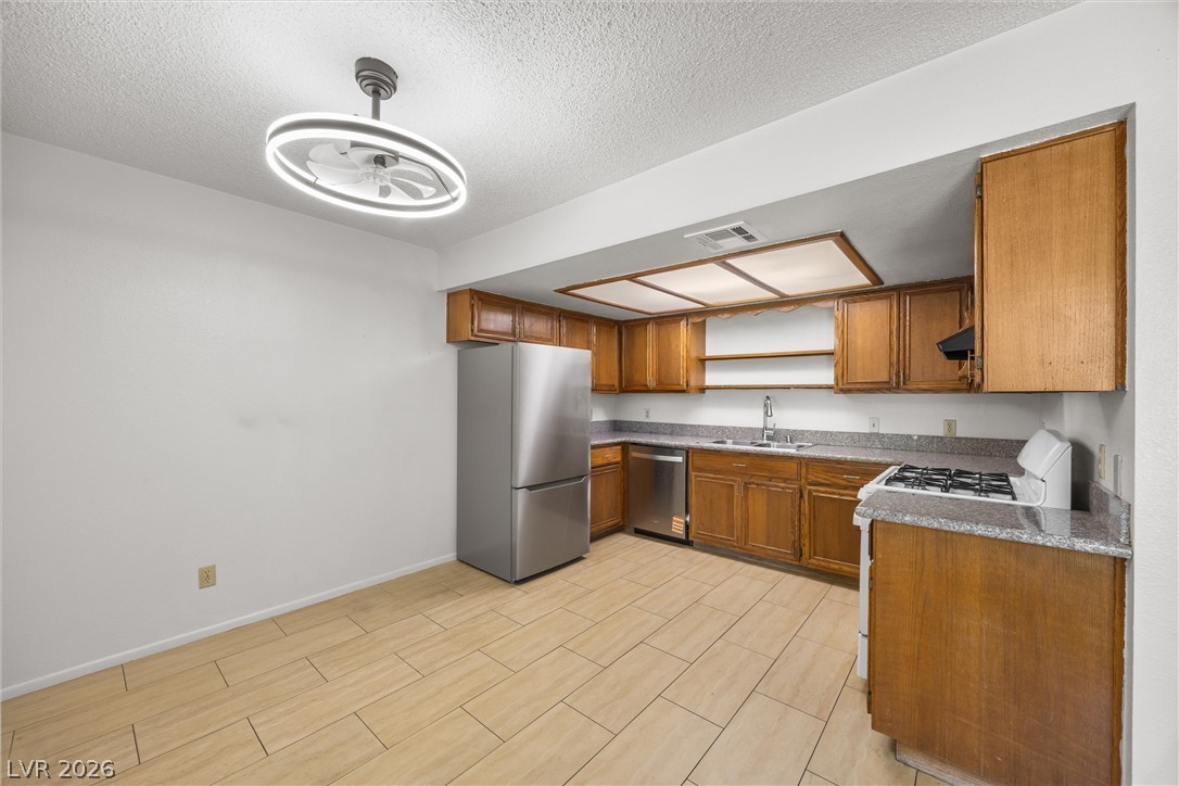 5576 West Rochelle Avenue 23D
