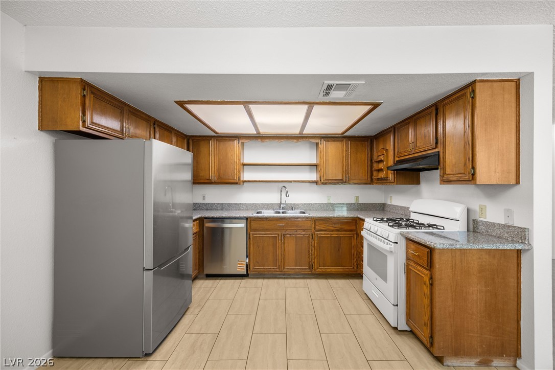 5576 West Rochelle Avenue 23D