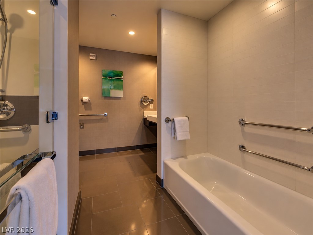 2600 HARMON Avenue 16011