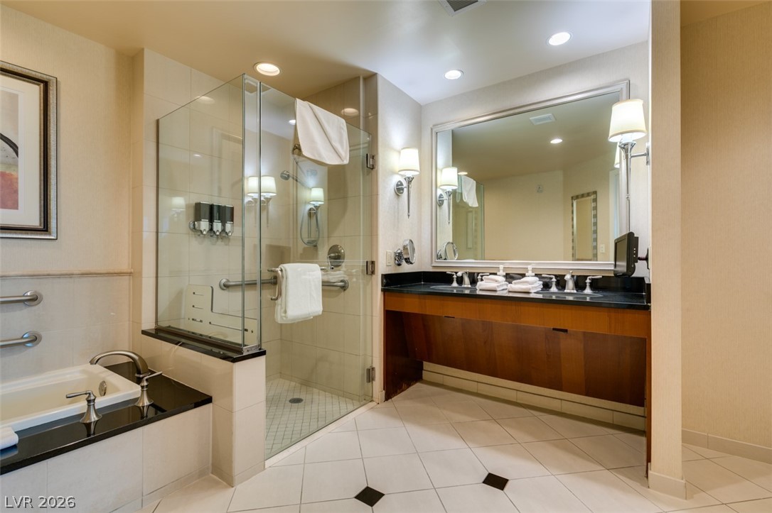 125 East HARMON Avenue 518