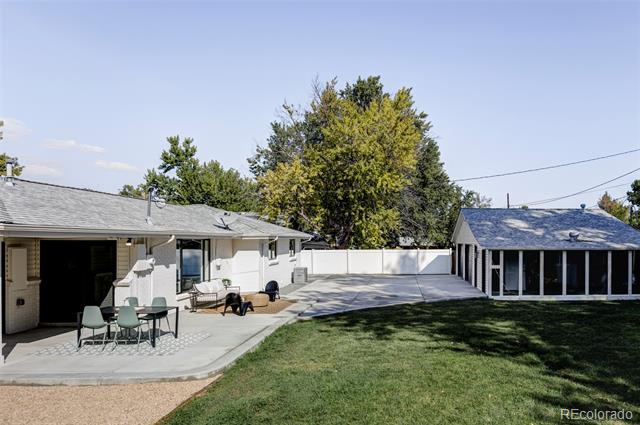 2410 Lee Street