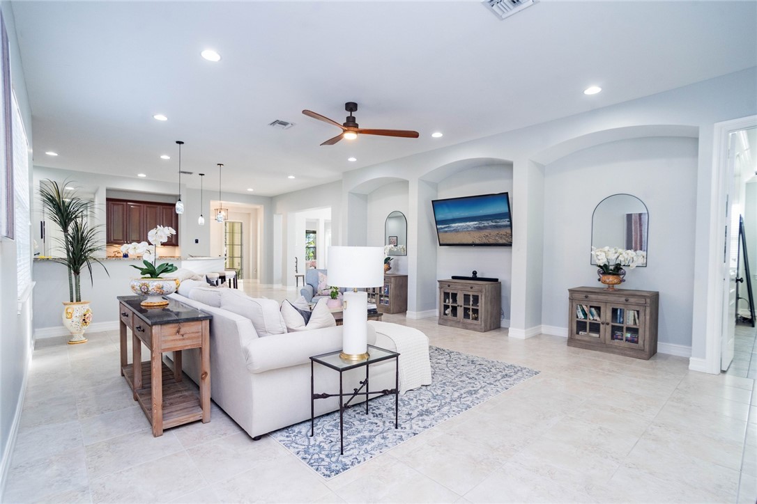 2833 Saint Barts Square