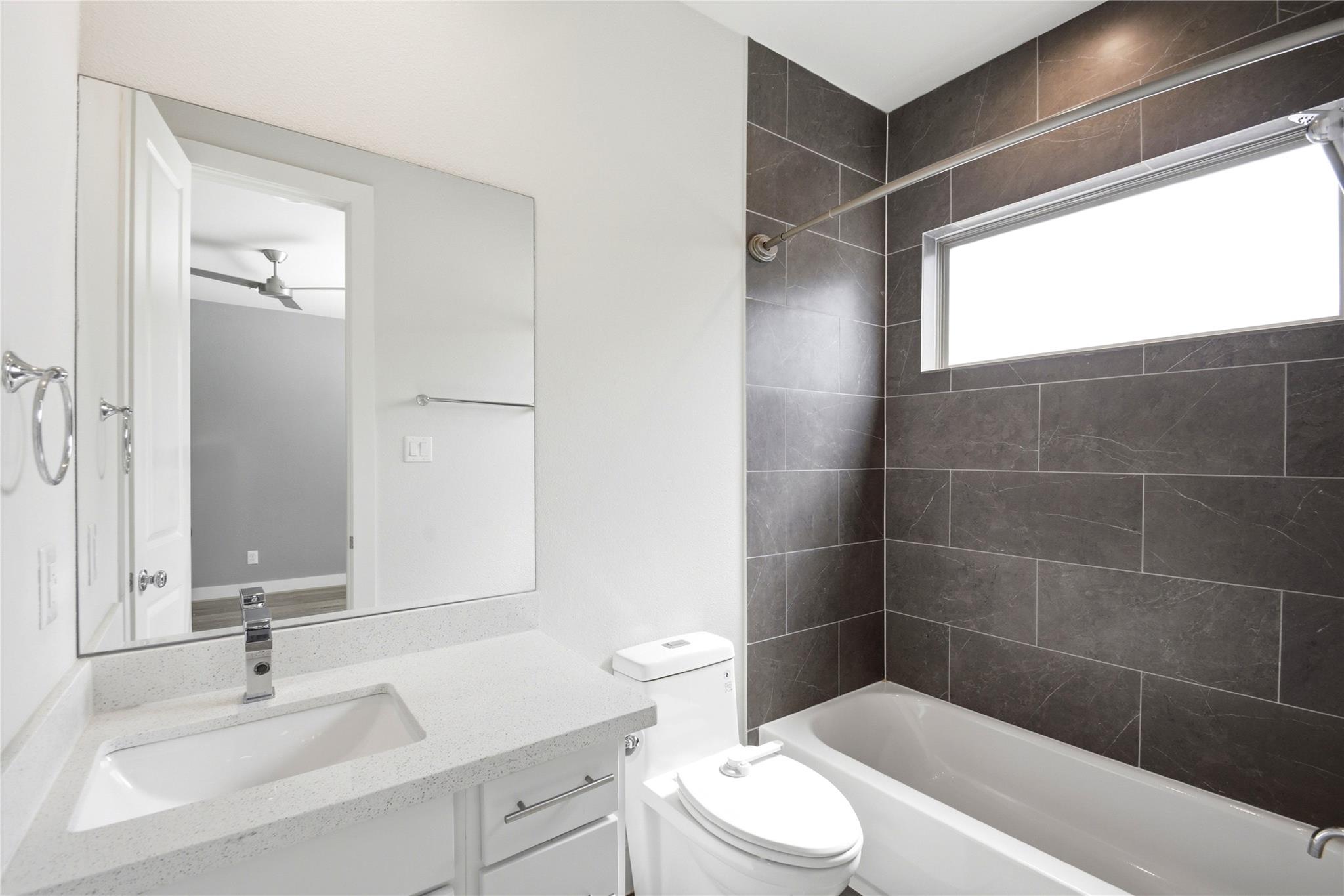 1034 W 15th 1/2 Street