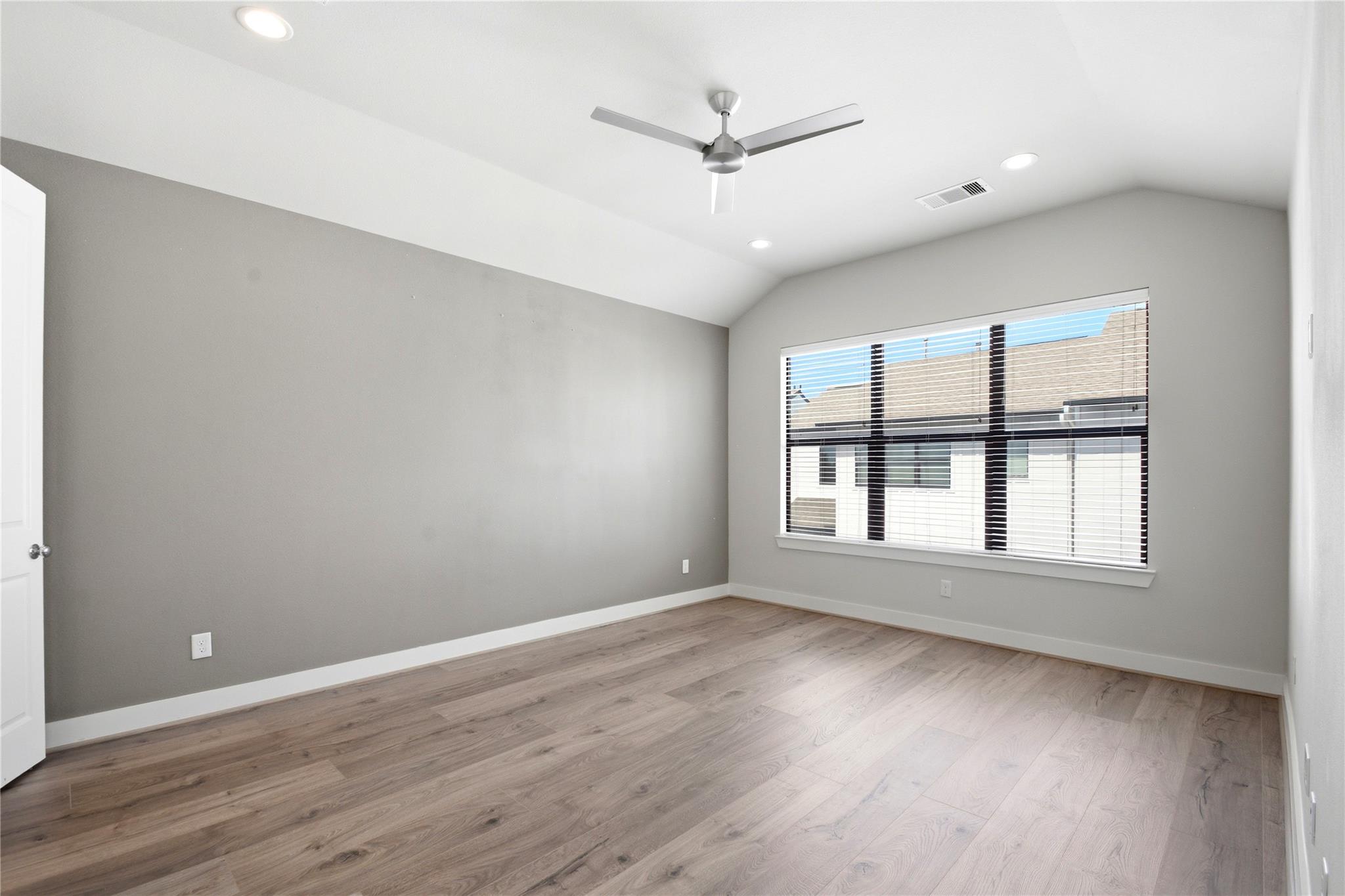 1034 W 15th 1/2 Street