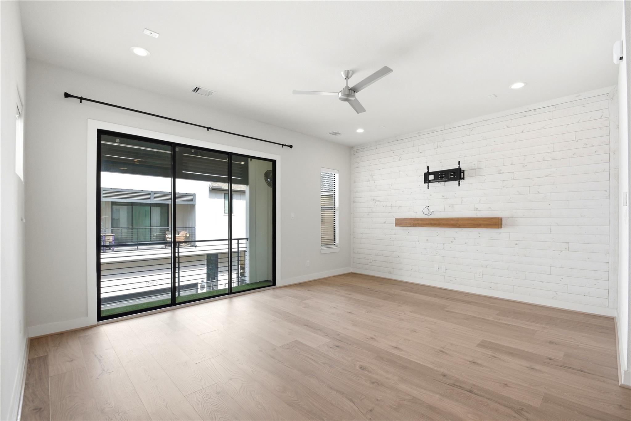 1034 W 15th 1/2 Street