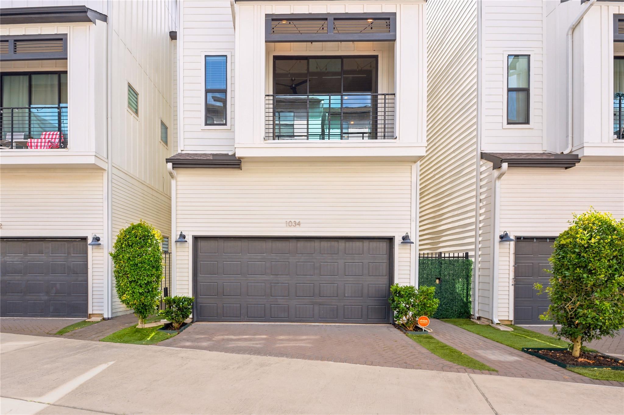1034 W 15th 1/2 Street
