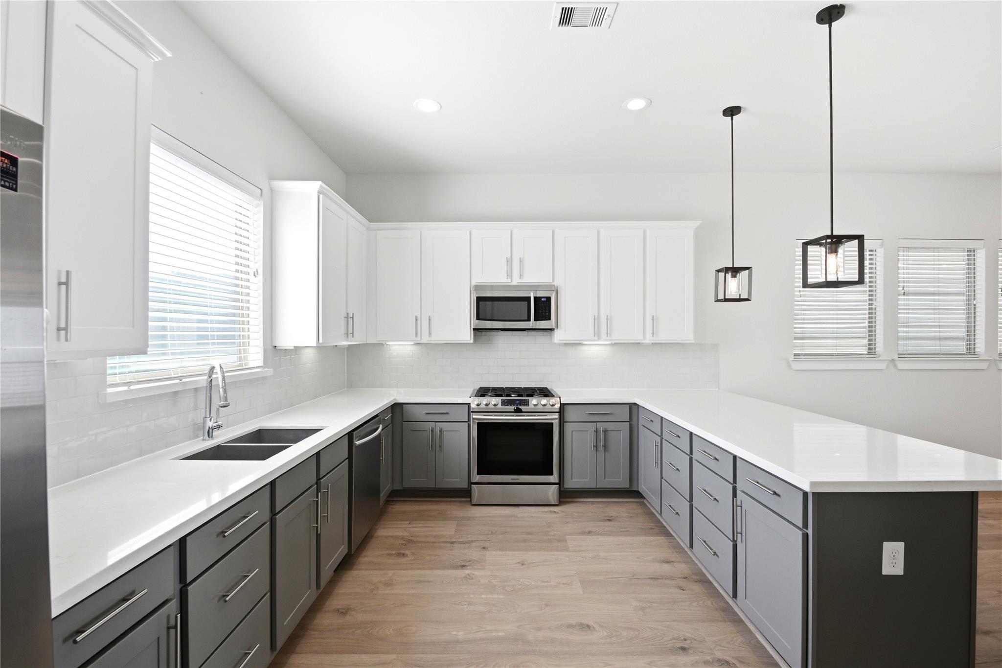 1034 W 15th 1/2 Street