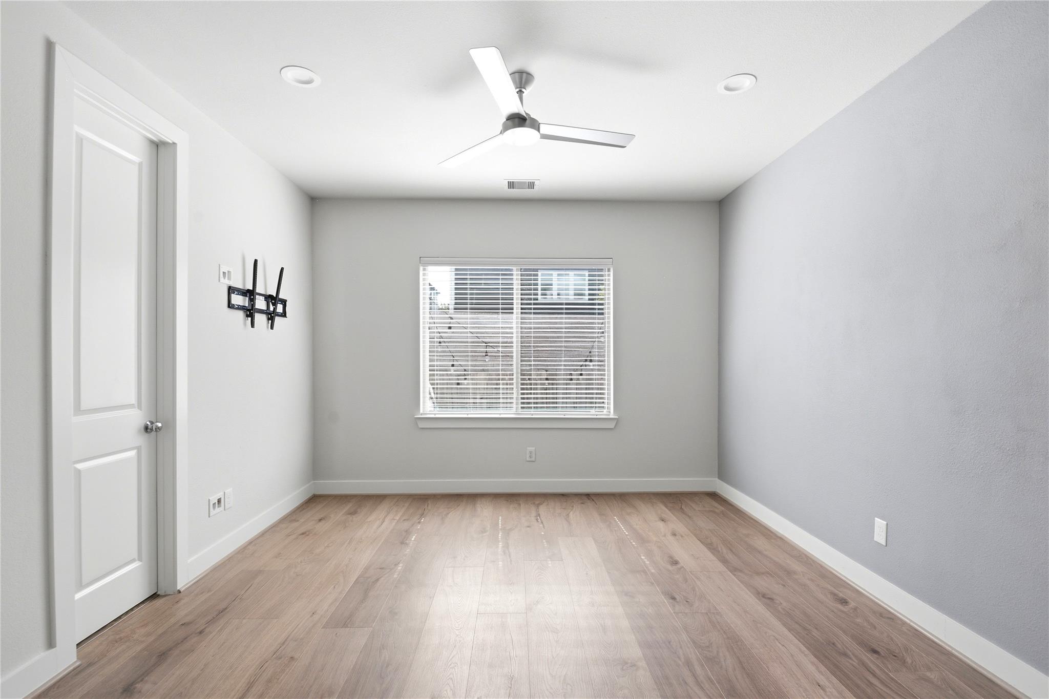 1034 W 15th 1/2 Street