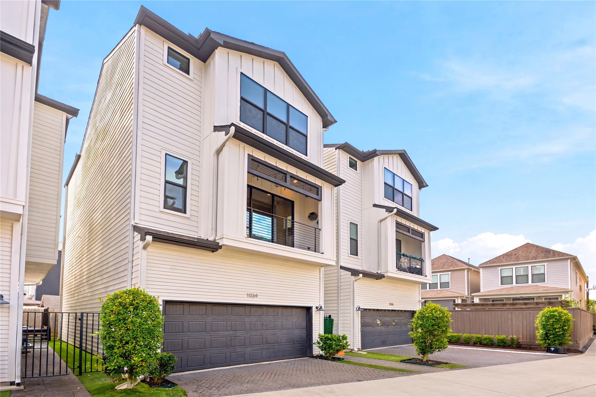 1034 W 15th 1/2 Street