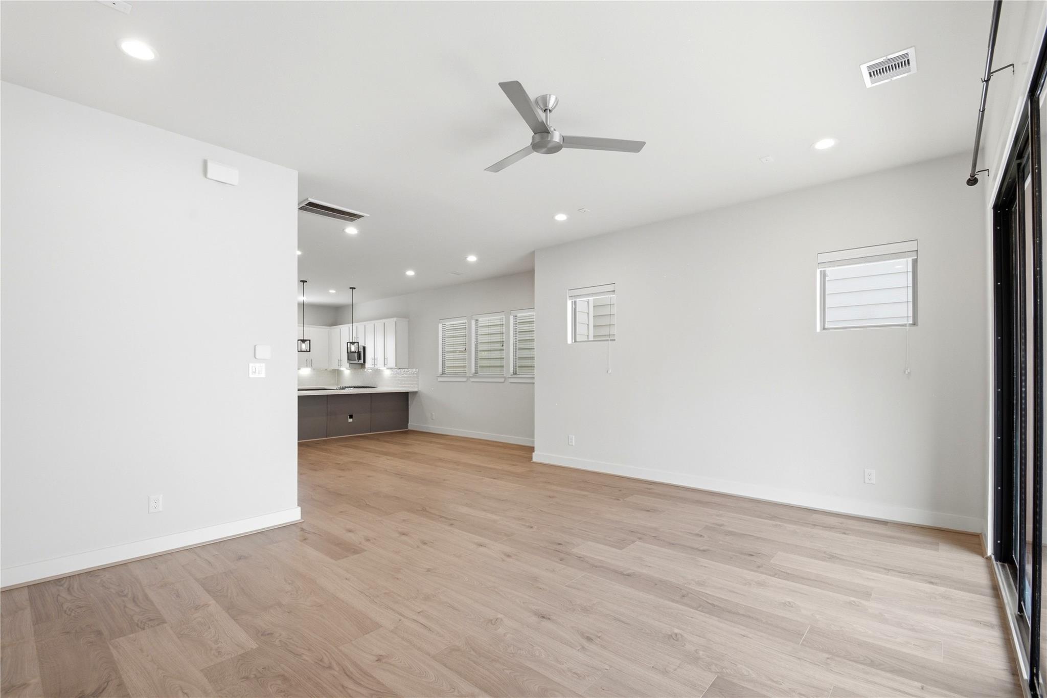 1034 W 15th 1/2 Street