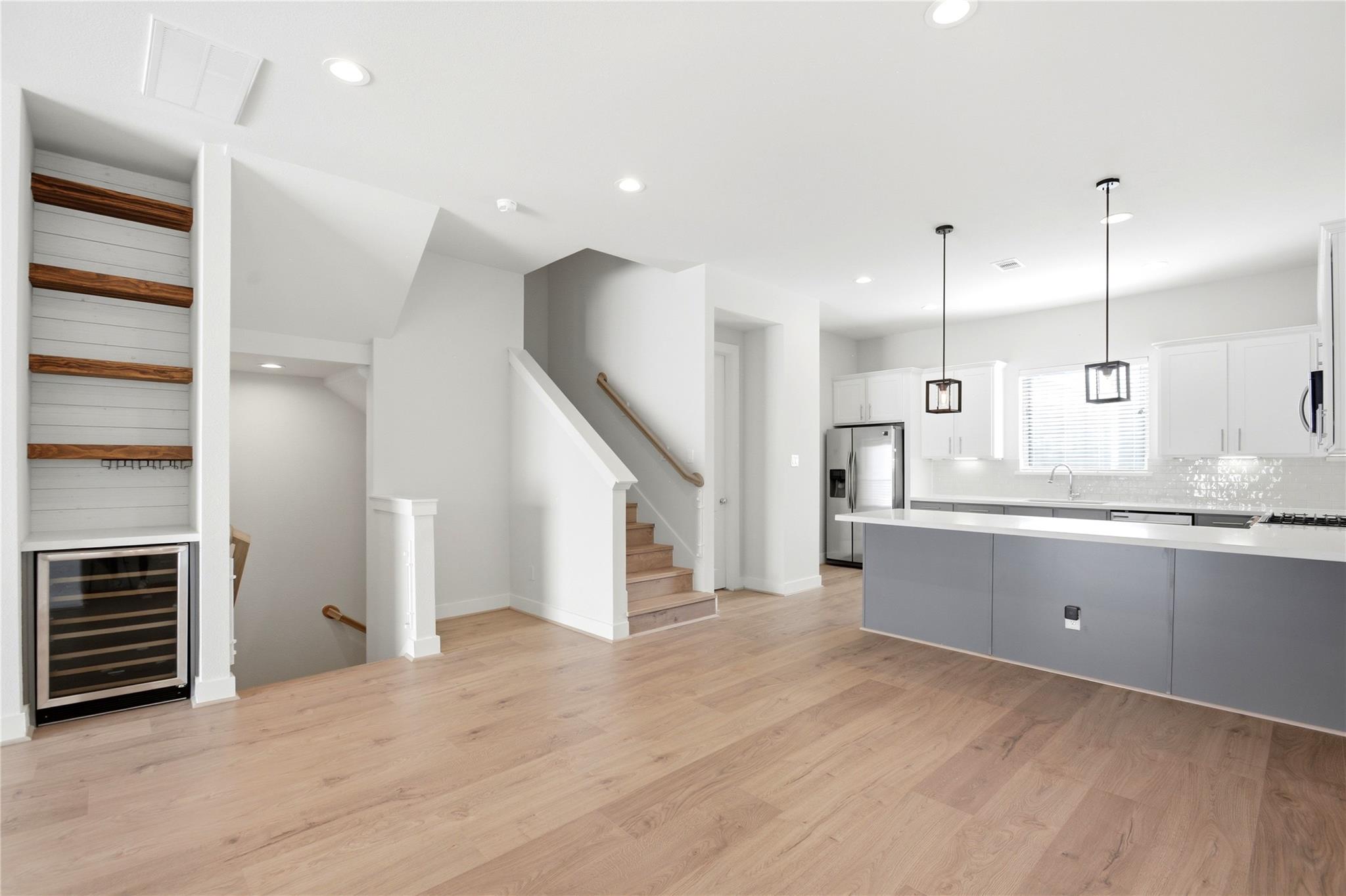 1034 W 15th 1/2 Street